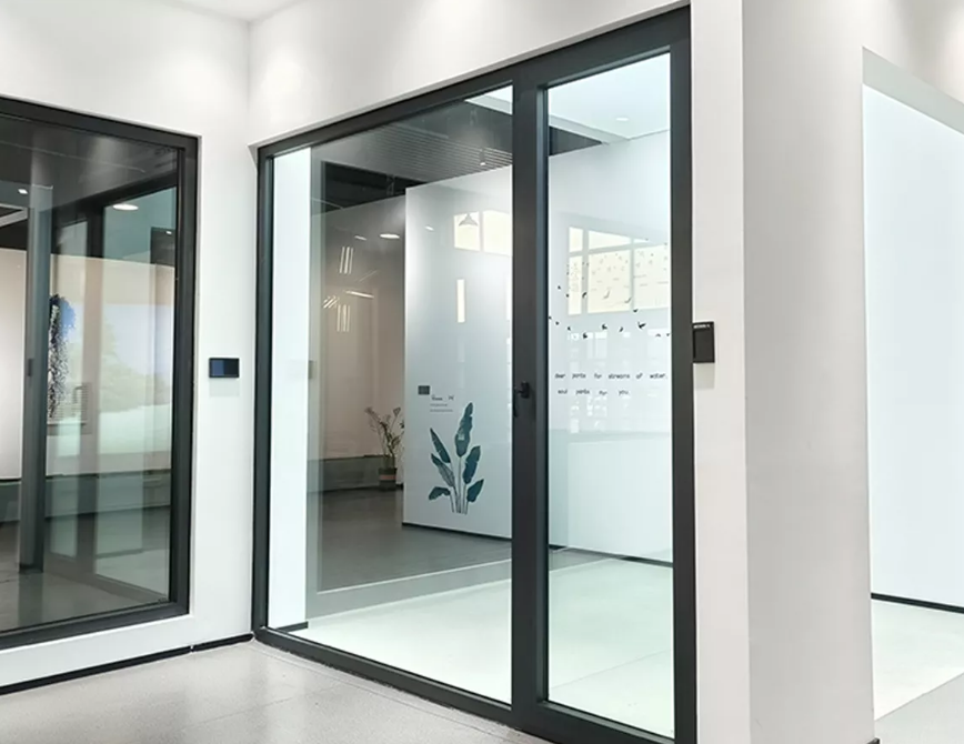 كيفية استخدام وتنظيف نافذة بابية