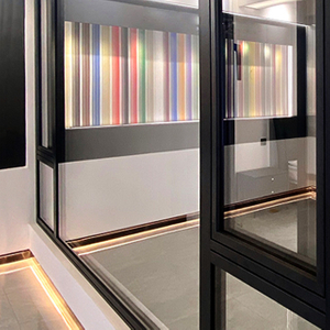 Inovujte svoje podnikanie pomocou vlastn&eacute;ho skl&aacute;pacieho a ot&aacute;čav&eacute;ho okna